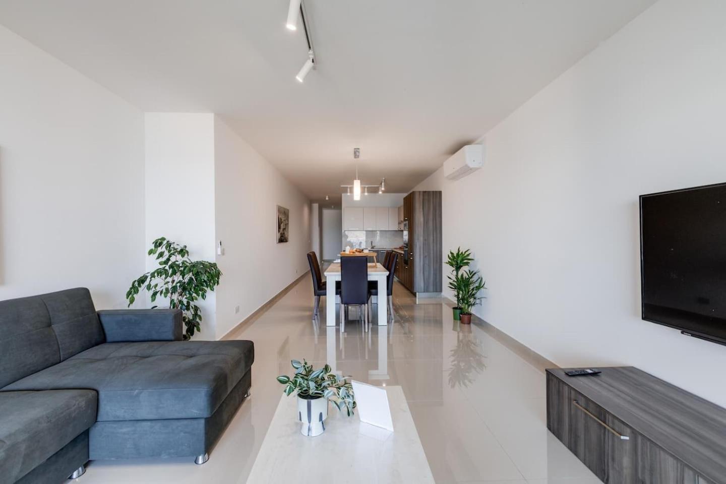 9Ten11 Seafront By Homely Mellieha Exterior photo