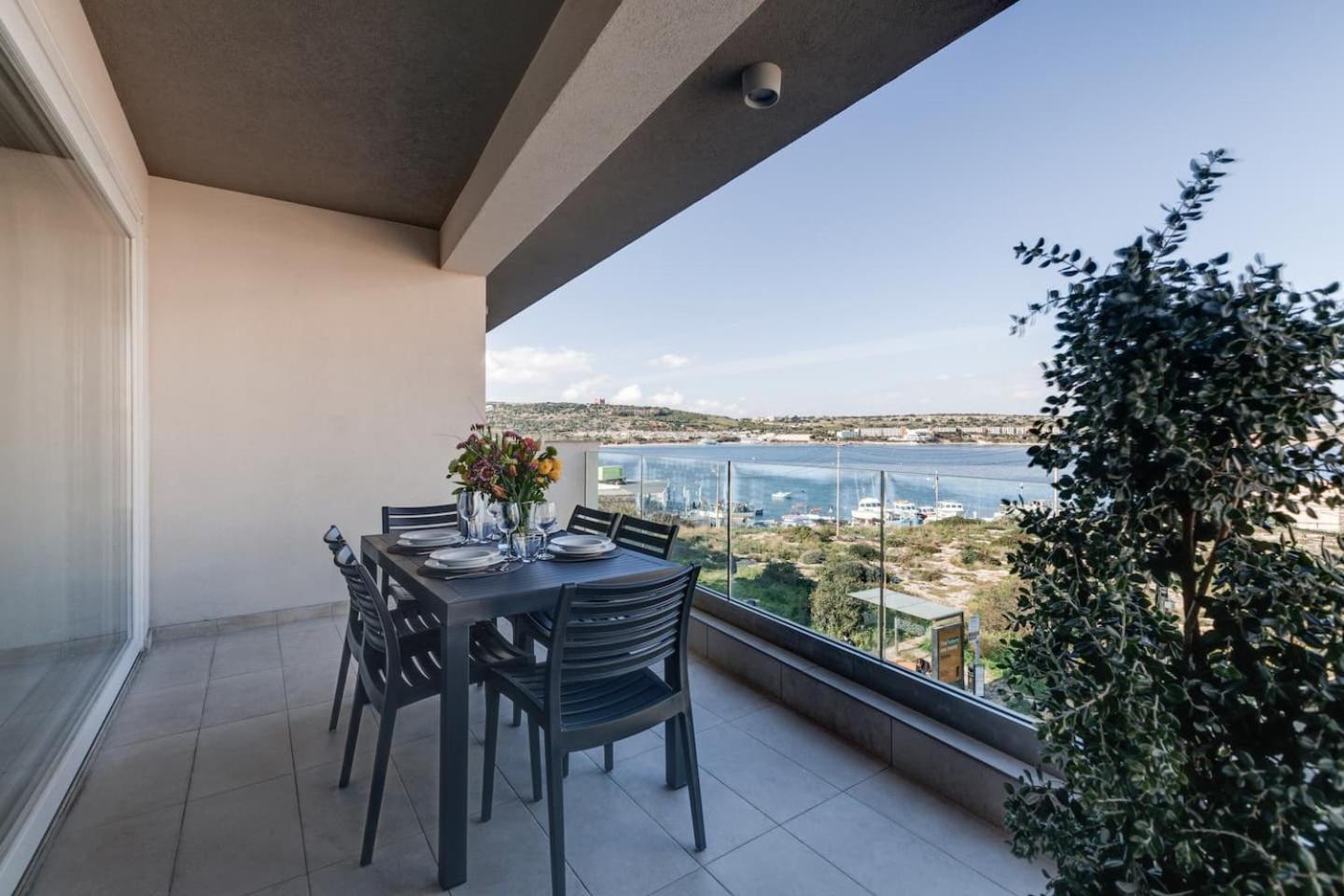 9Ten11 Seafront By Homely Mellieha Exterior photo